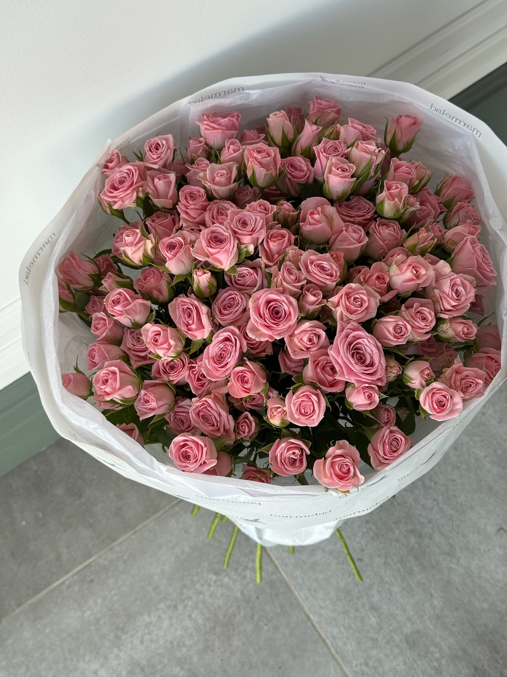Букет моно из кустовых роз 25 шт