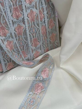 Кружево голубое с розовыми цветами 35 мм