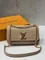 Сумка Louis Vuitton Lockme Chain East West бежевый