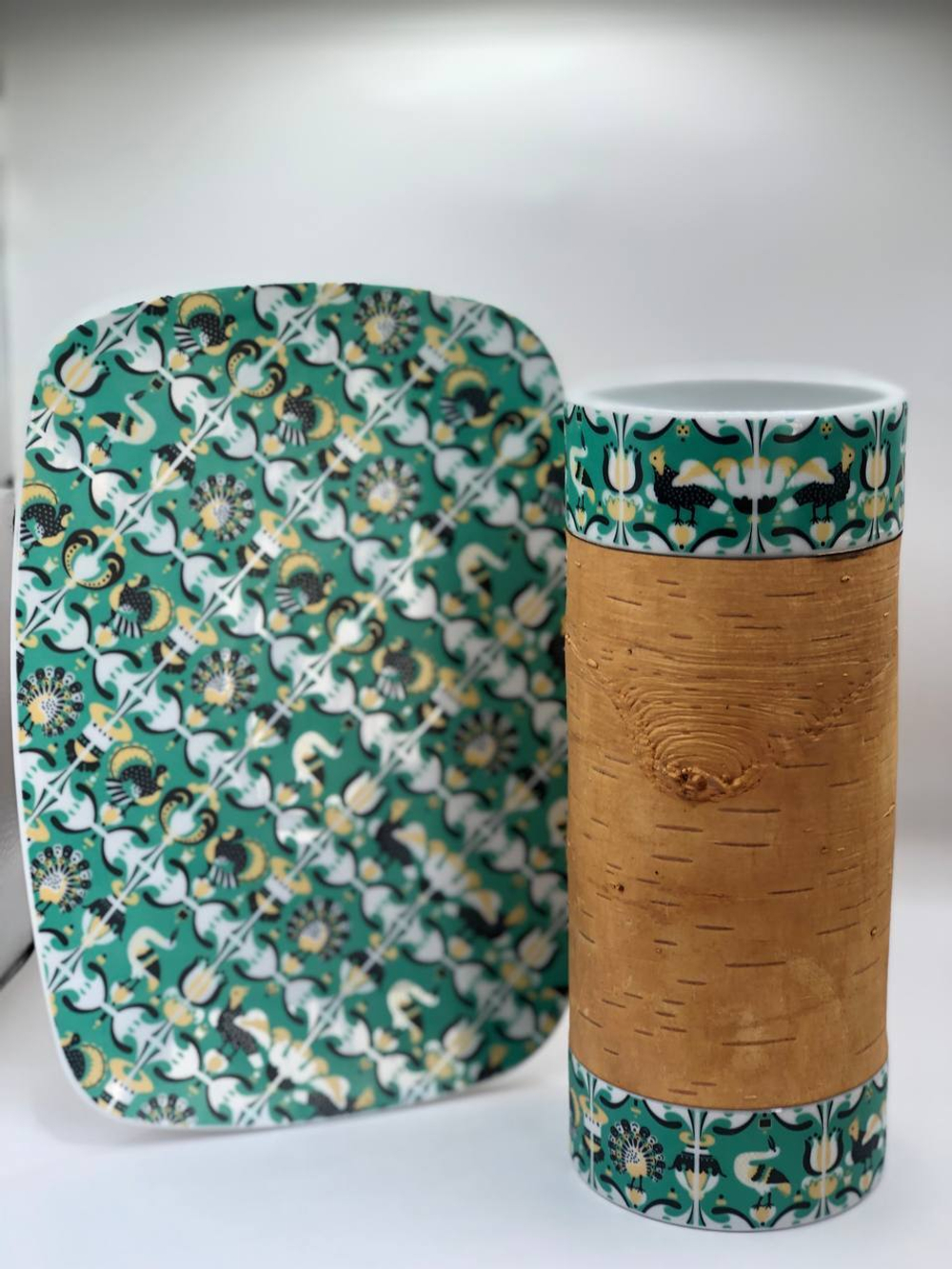 Блюдо малое или сервировочная тарелка. Коллекция  Изразец Коломенское. Цветы. Бревно (Log).