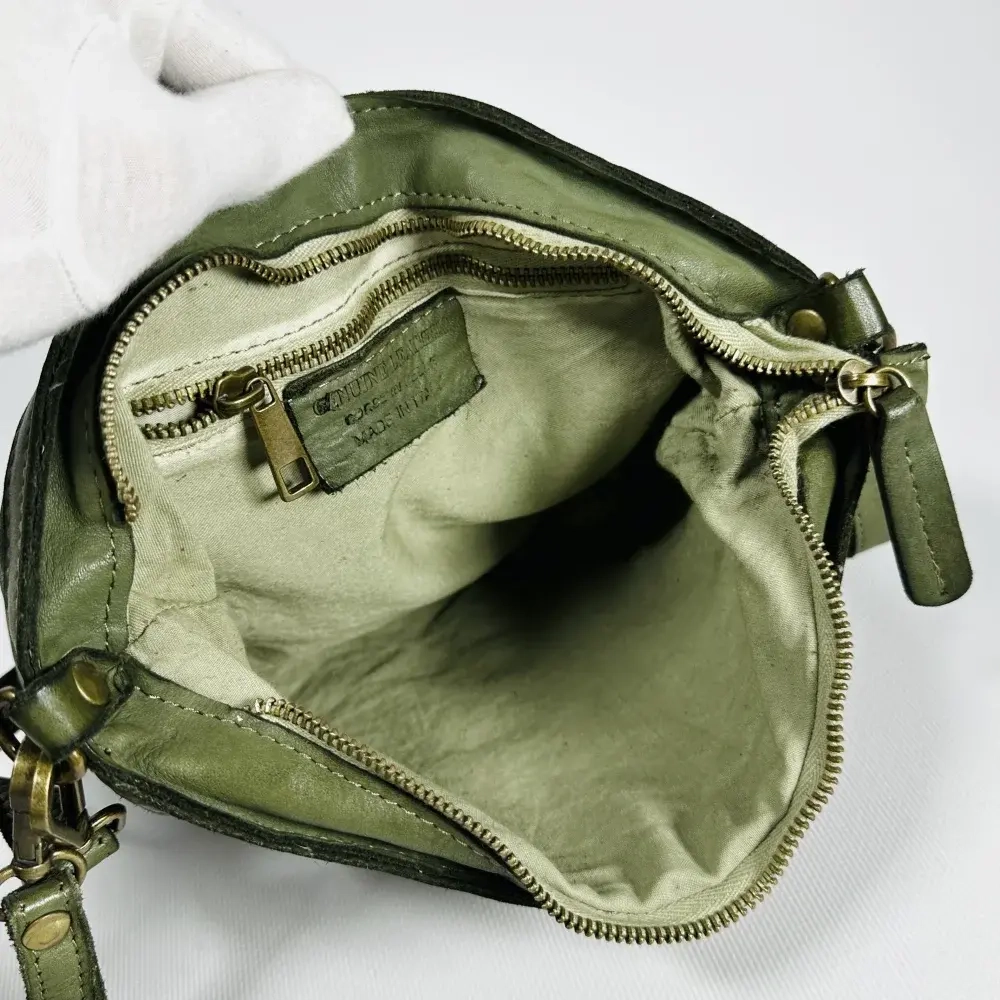 Женская сумка-клатч из натуральной кожи оливкового цвета