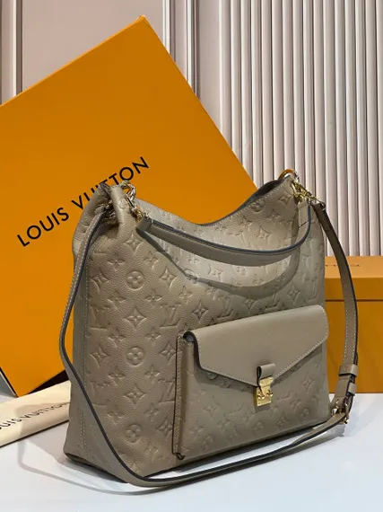 Сумка Louis Vuitton Hobo Metis