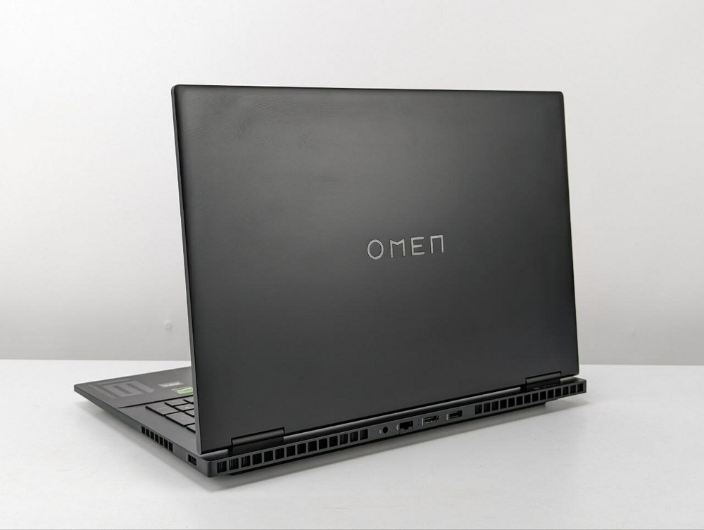 16.1" Игровой Ноутбук HP Omen 16, 1920*1080 IPS 165 Hz, AMD Ryzen 7 7840H, Nvidia GeForce RTX 4060 8 Gb 140 Watt, RAM 16 DDR5, 512 Gb SSD