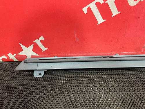 Солнцезащитная шторка лобового стекла