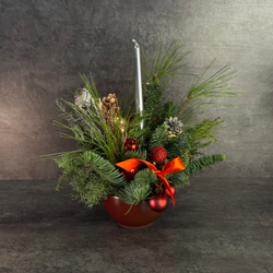 Рождественская композиция в керамической миске со свечкой