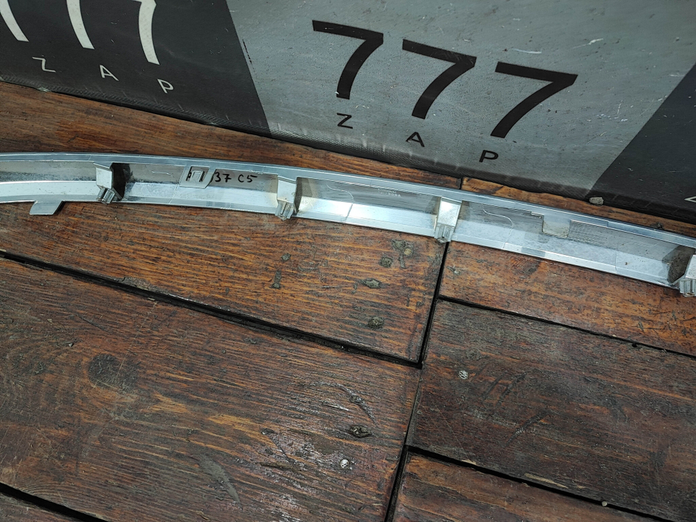 Молдинг решетки радиатора Omoda C5 22-нв Б/У Оригинал 602002720AAAKX