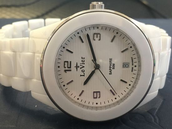 Женские керамические часы из Франции LeVier L 1632 M Wh крупный план