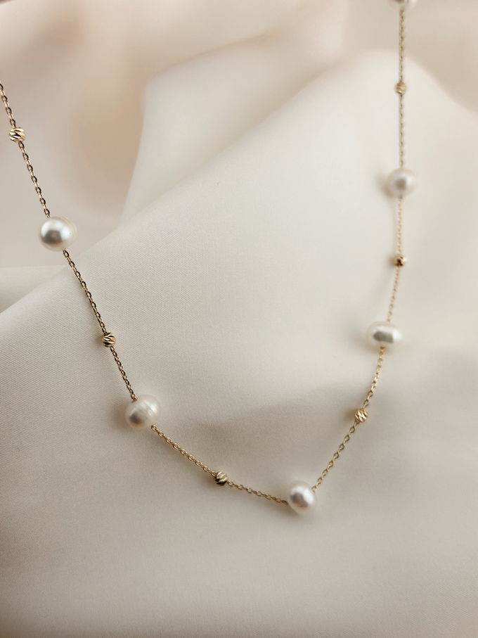 Колье из жемчуга на цепочке