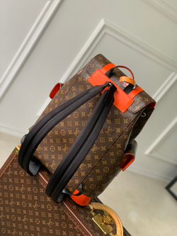 Louis Vuitton Christopher MM
