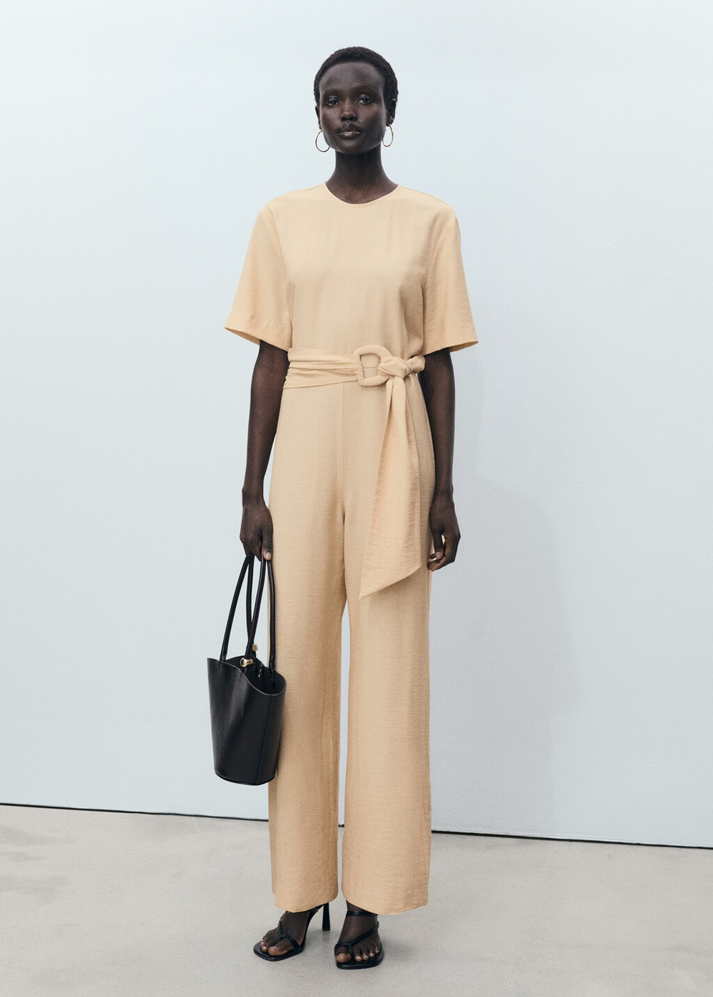 Прямой комбинезон с короткими рукавами и поясом