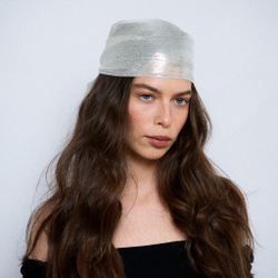 Косынка из шелка с золотым свечением