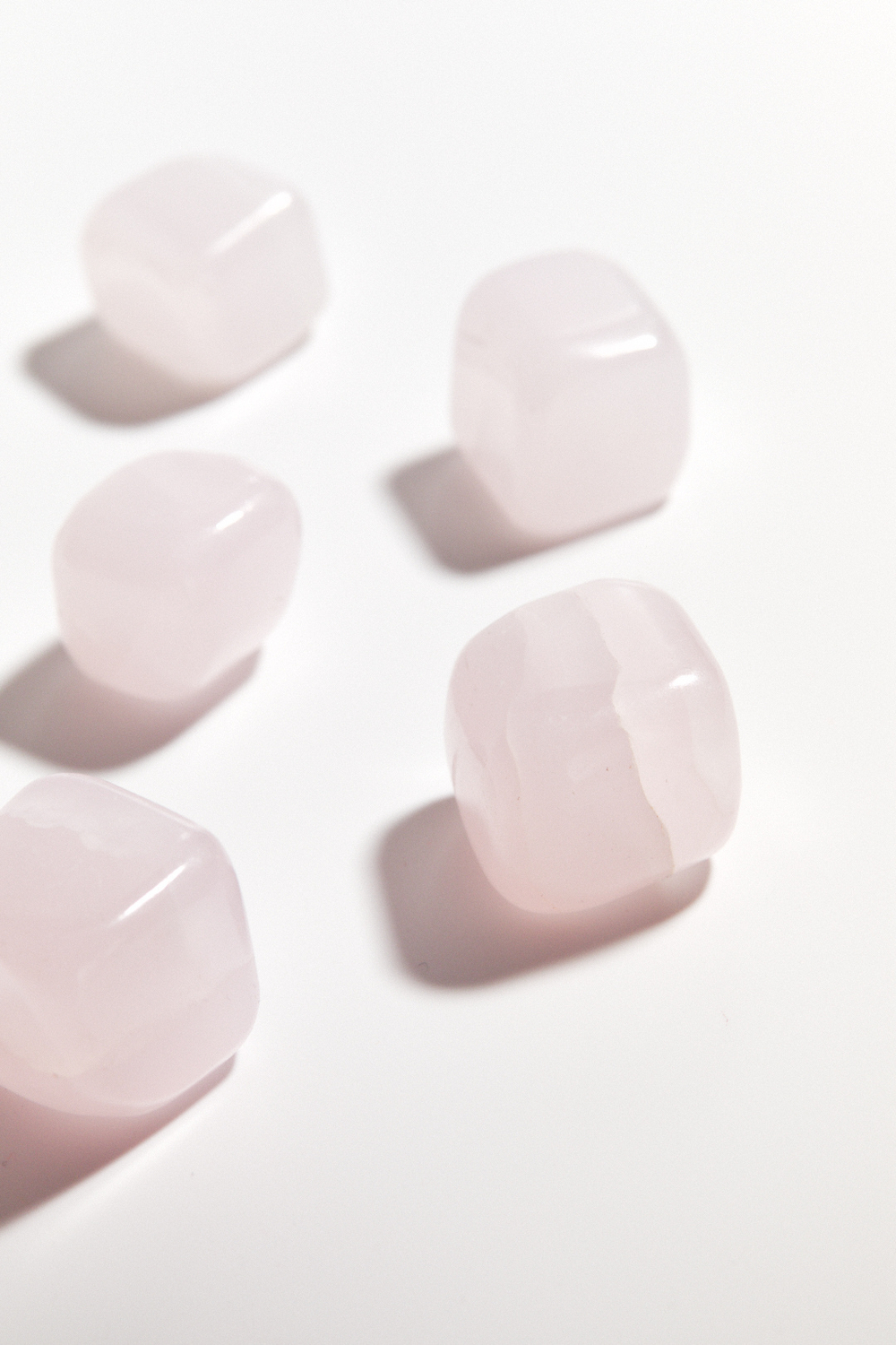 Розовый кальцит галтовка