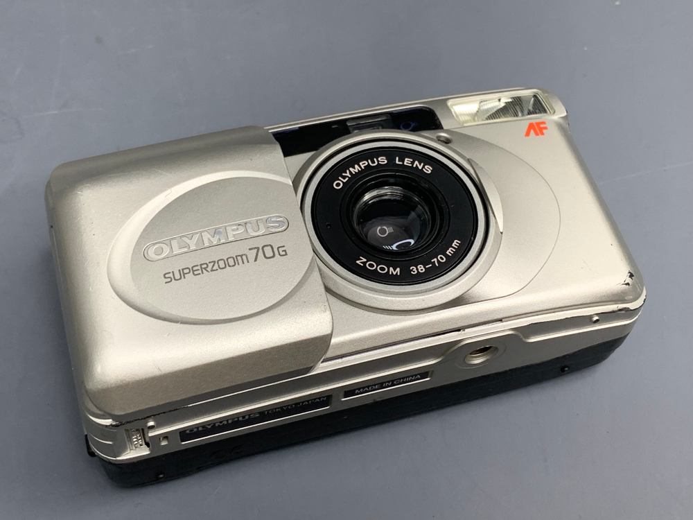 Olympus SuperZoom 70G с царапиной на линзе
