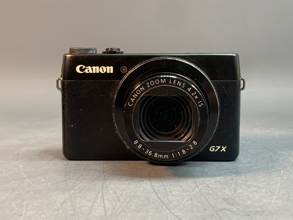 Canon PowerShot G7X едва заметный скол на экране