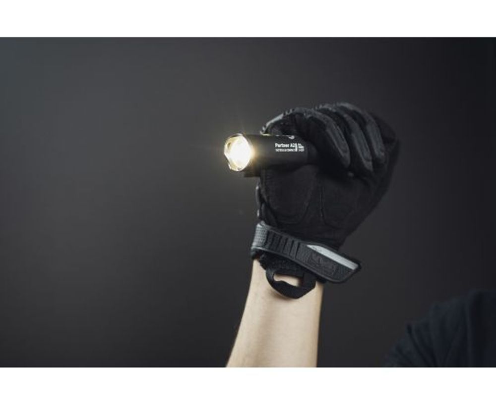 Фонарь Armytek Partner A1 Pro v3 / XP-L Теплый / 465 лм / TIR 20°:80° / 1xAA или 1x14500