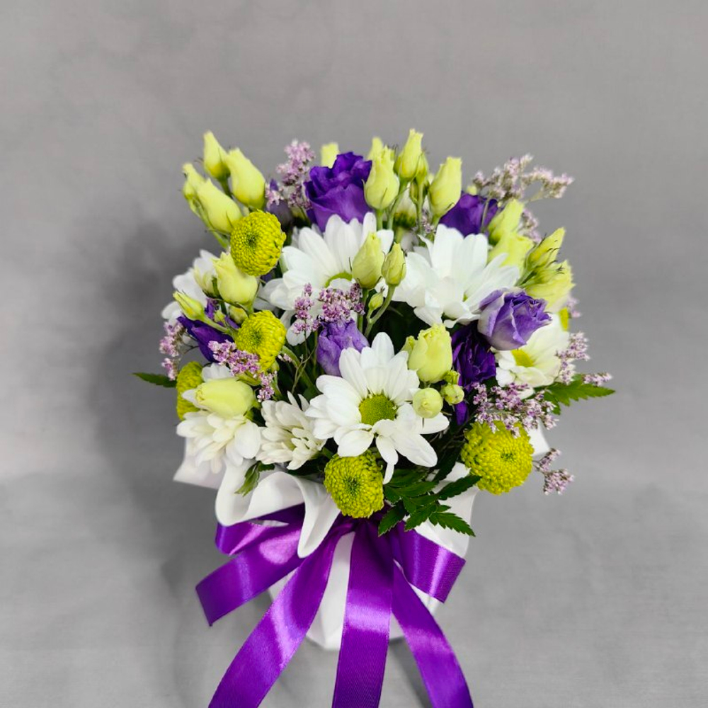 Композиция из эустом и кустовых хризантем