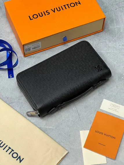 Портмоне Louis Vuitton Zippy XL Taiga Black