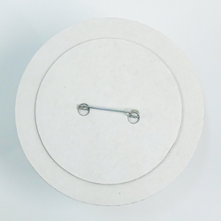 Номер участника, крепление в ассортименте. Диаметр 86 мм. Цвет номера СИРЕНЕВЫЙ