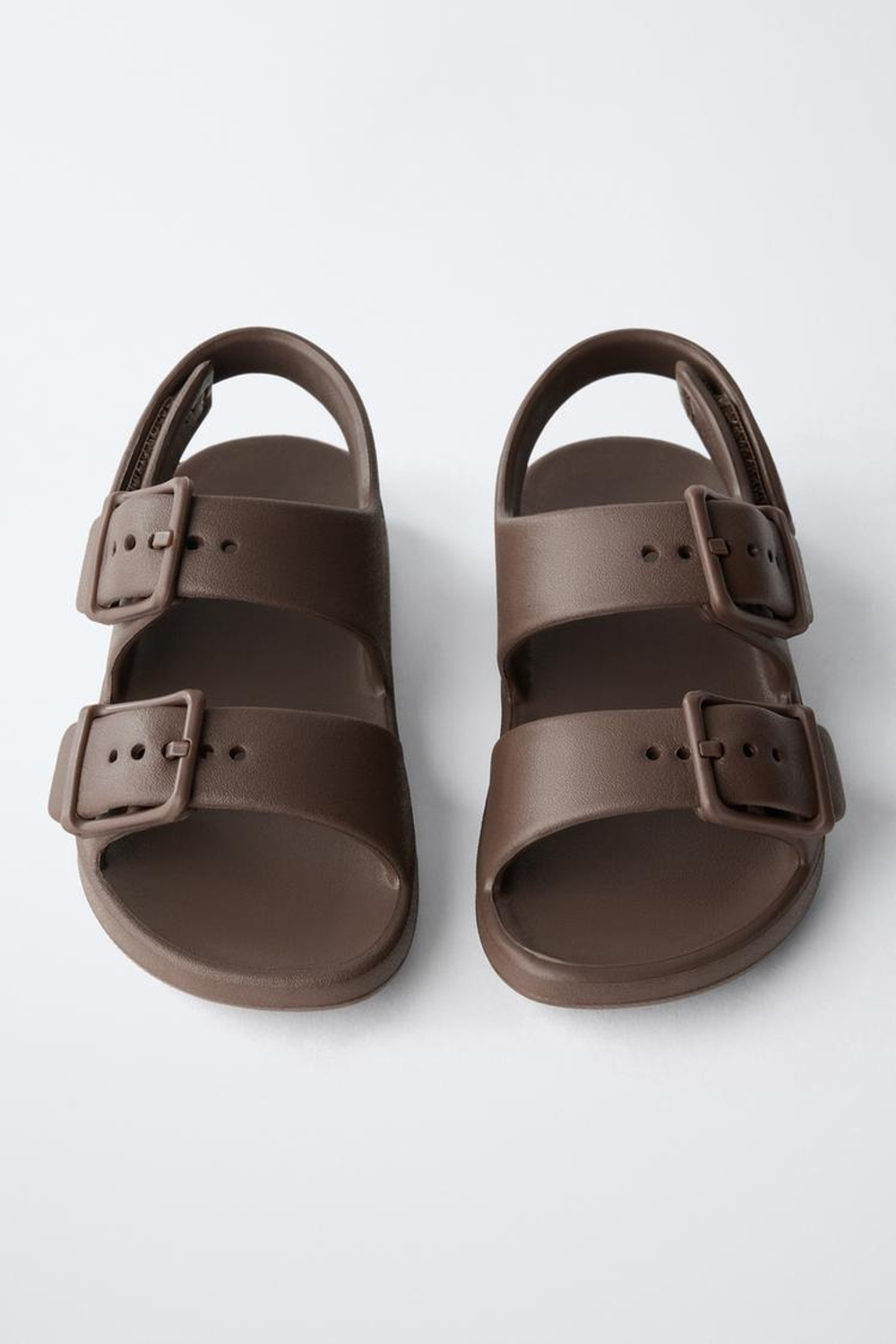 ZARA РЕЗИНОВЫЕ САНДАЛИИ С ПРЯЖКАМИ, КОРИЧНЕВЫЙ