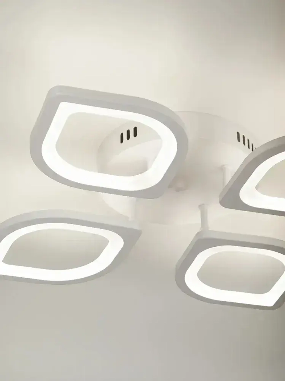 Люстра потолочная светодиодная с пультом ДУ Rivoli белая 80 Вт LED 2750К - 5850К, светильник на кухню, в детскую, в спальню