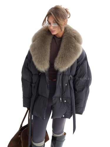 Черный пуховик летучая мышь с серым мехом