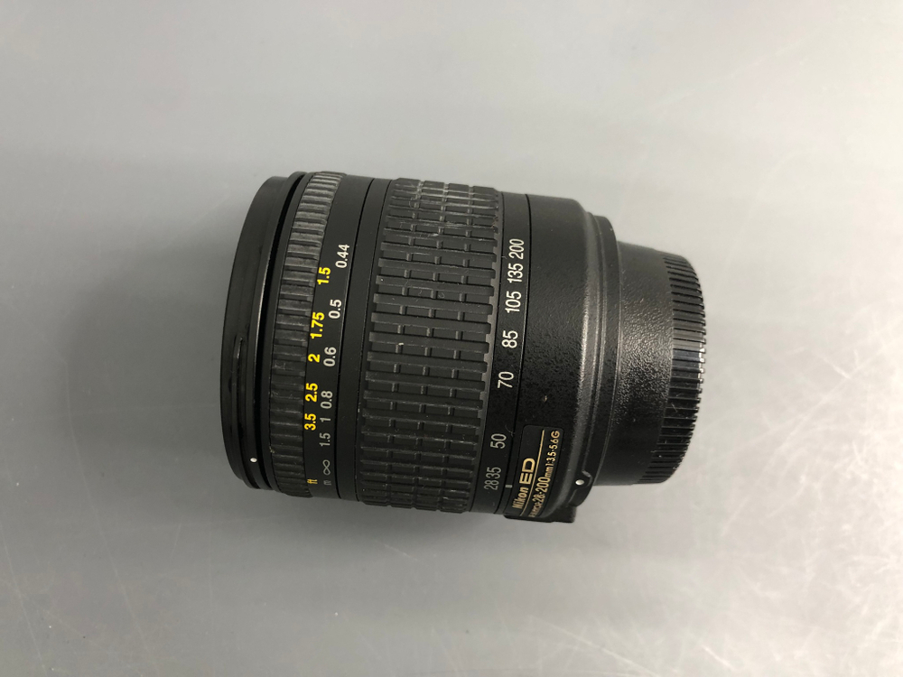 Nikon 28-200mm 3.5-5.6G ED IF AF Nikkor