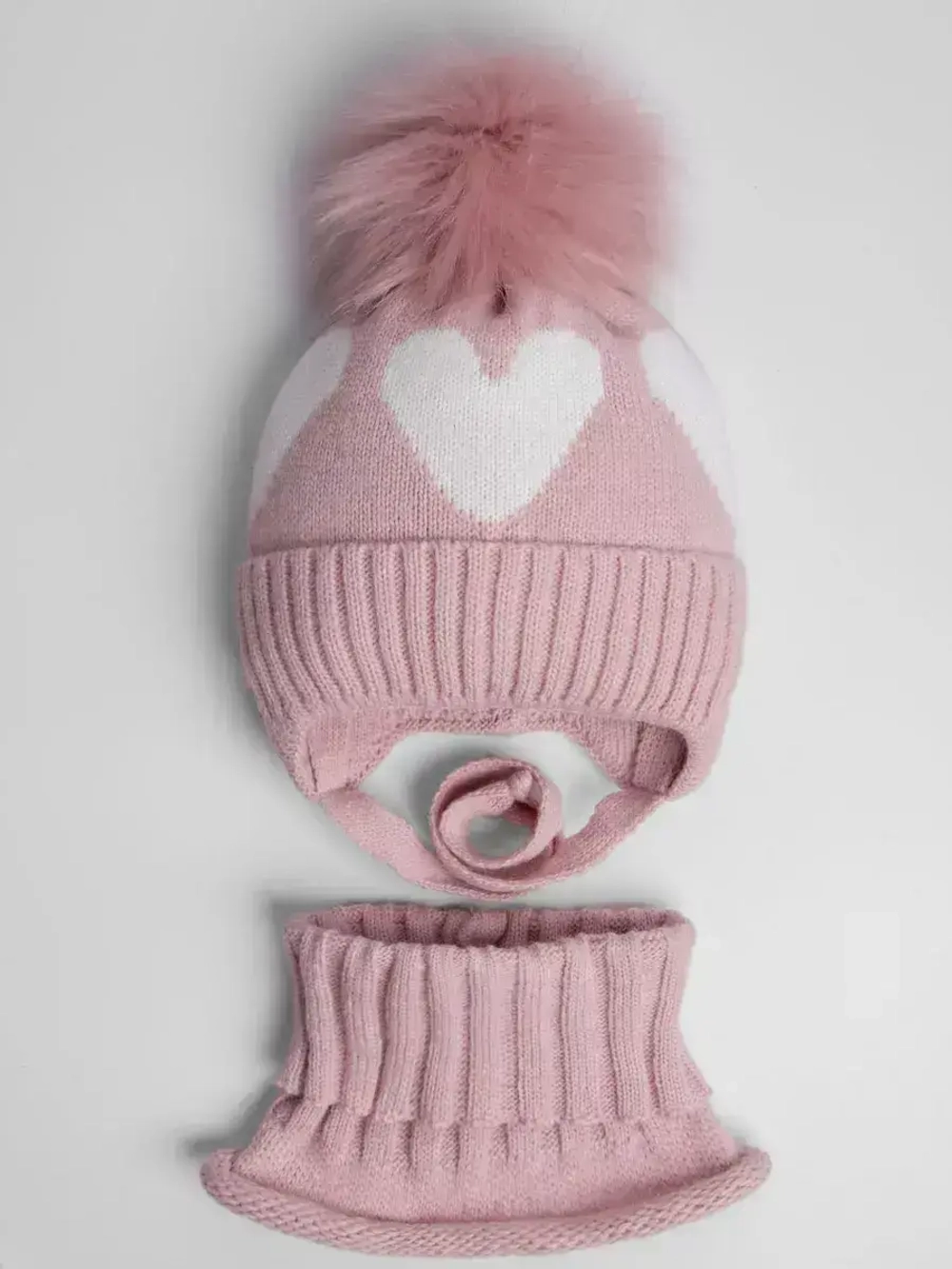 Шапка детская зимняя и манишка