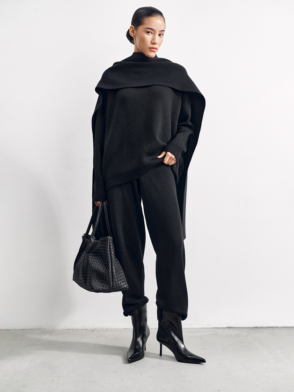 Свитер WEEKEND, чёрный