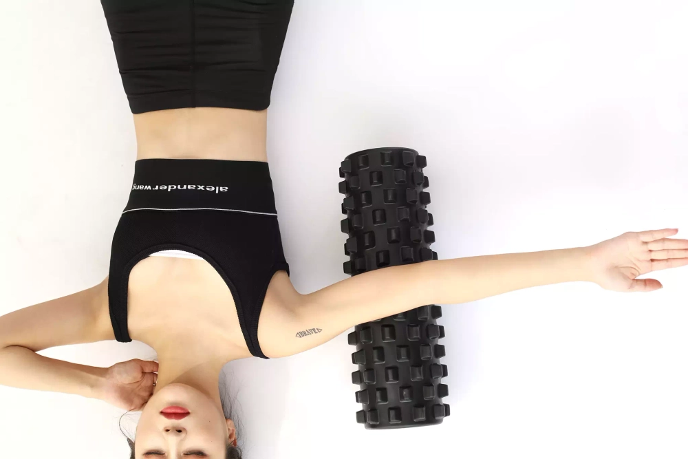 Ролик массажный для йоги Coneli Yoga Wolf tooth 45x14 см черный