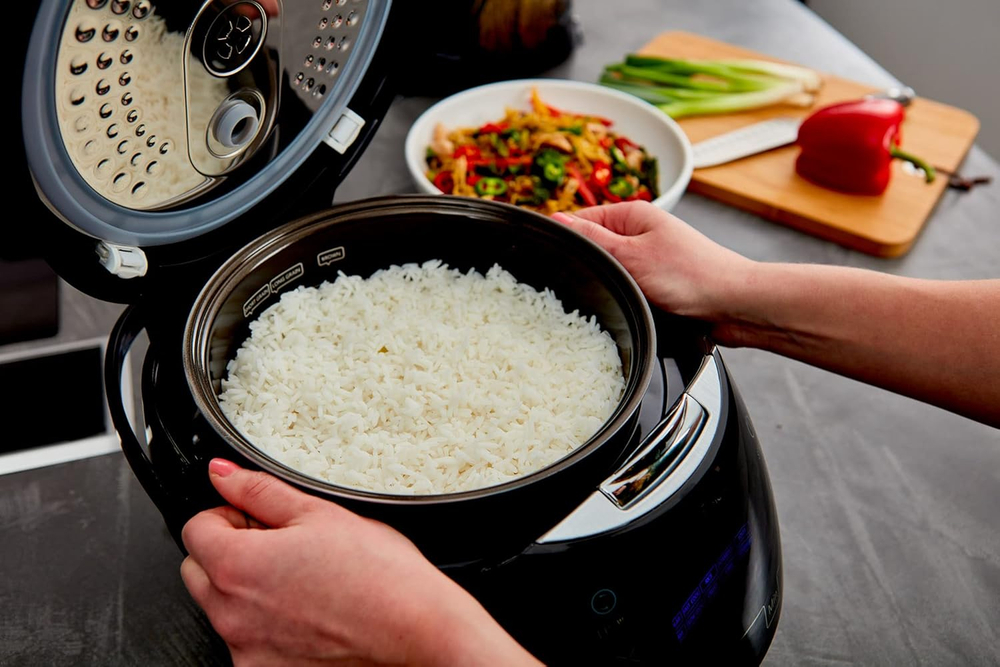 Yum Asia Рисоварка Sakura Rice Cooker, 8 чашек, 1.5 л (Black and Silver)