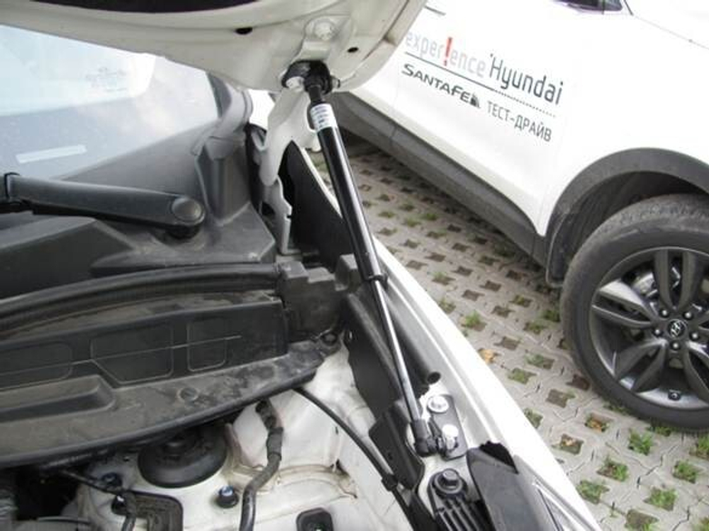 Амортизатор (упор) капота на Hyundai ix 35 UP 2744(с 2010 по 2015 г.в.)Atlant