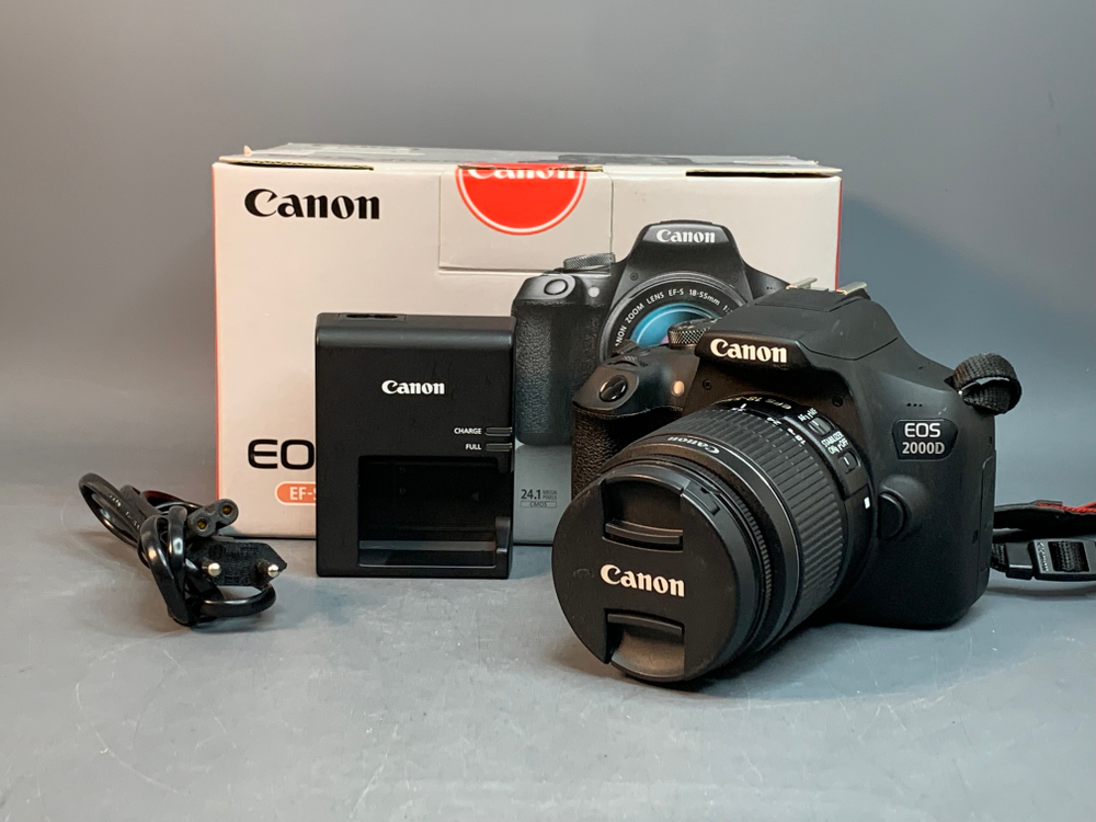 Canon 2000D Kit 18-55mm 3.5-5.6 IS II 8.000 кадров