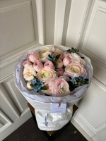 Букет из нежных ранункулюсов