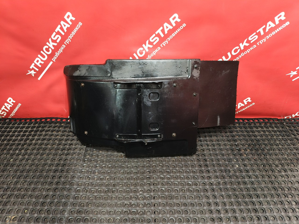 Крыло (дефект) переднее правое задняя часть 2020г