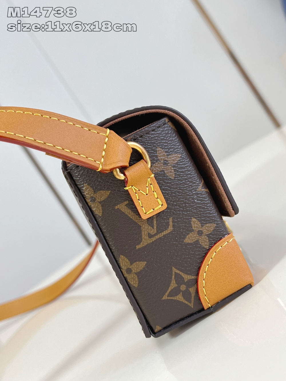 Louis Vuitton Steamer Wearable Wallet