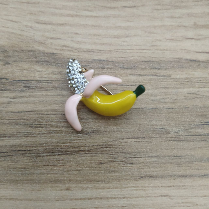 Брошь Банан со стразами эмаль цветная металл золотистый