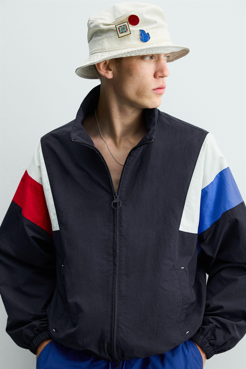 ZARA КУРТКА В СТИЛЕ РЕТРО ИЗ ВЫСОКОТЕХНОЛОГИЧНОЙ ТКАНИ COLOR BLOCK, МОРСКОЙ СИНИЙ