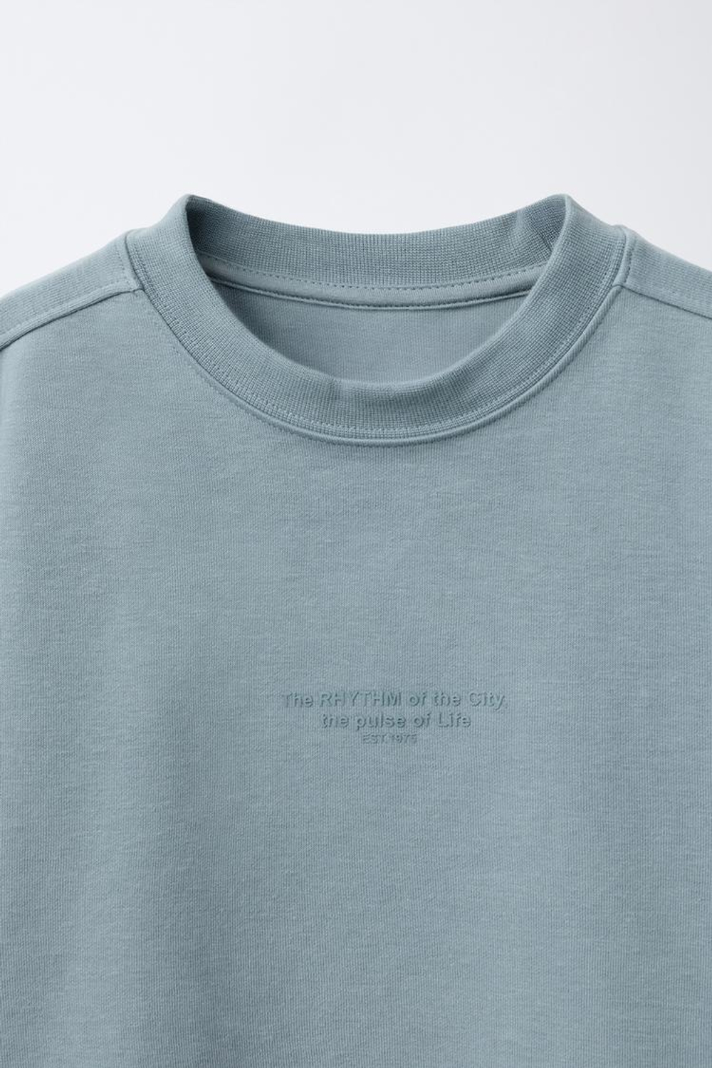 ZARA КОМПЛЕКТ ИЗ ФУТБОЛКИ И ШОРТОВ ИЗ ТКАНИ ИНТЕРЛОК, ЛИНЯЛЫЙ СИНИЙ