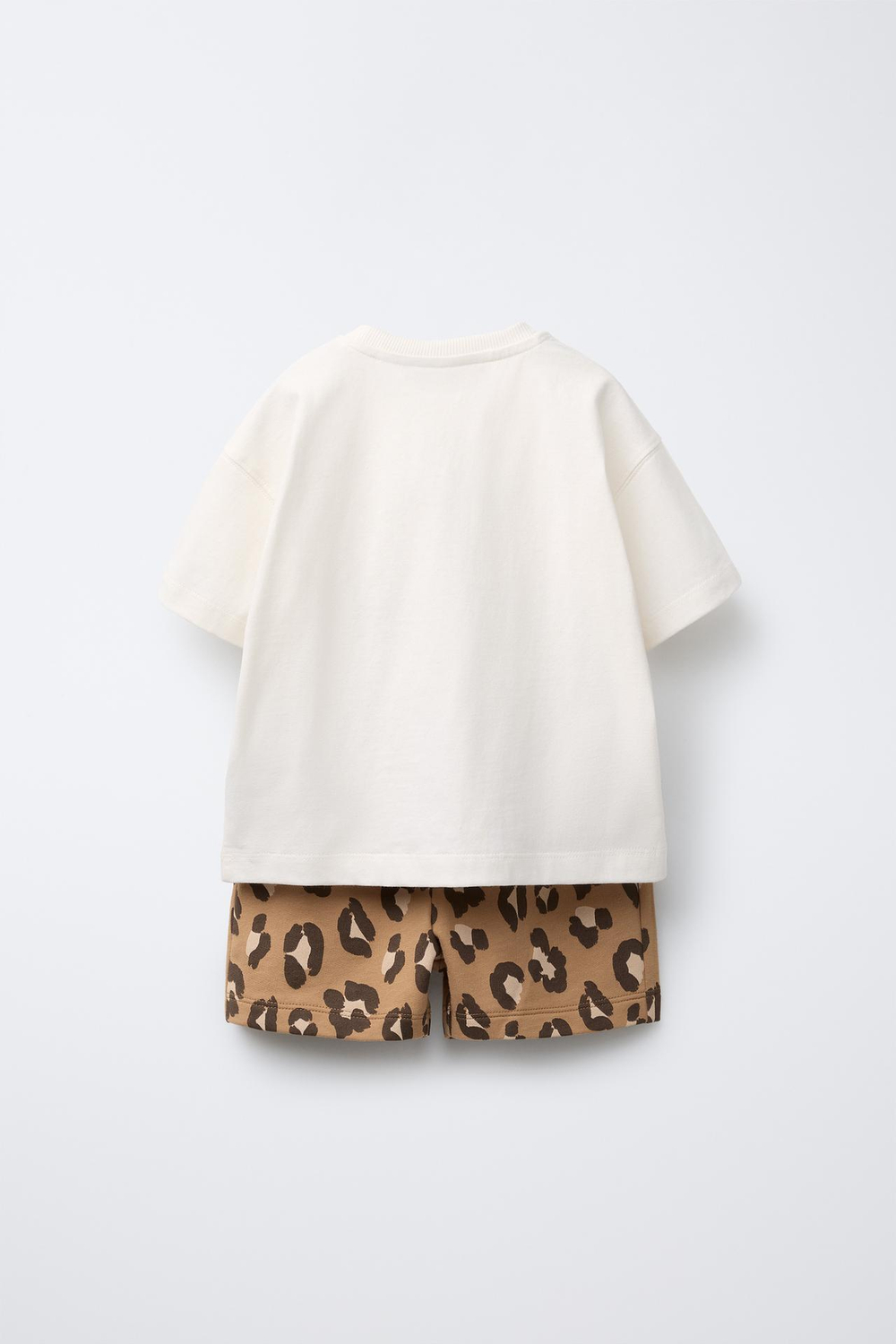 ZARA КОМПЛЕКТ ИЗ ФУТБОЛКИ И ШОРТОВ JOGGING С АНИМАЛИСТИЧЕСКИМ ПРИНТОМ, СВЕТЛО-КОРИЧНЕВЫЙ