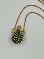 Кулон в виде амфоры с зелёной эмалью