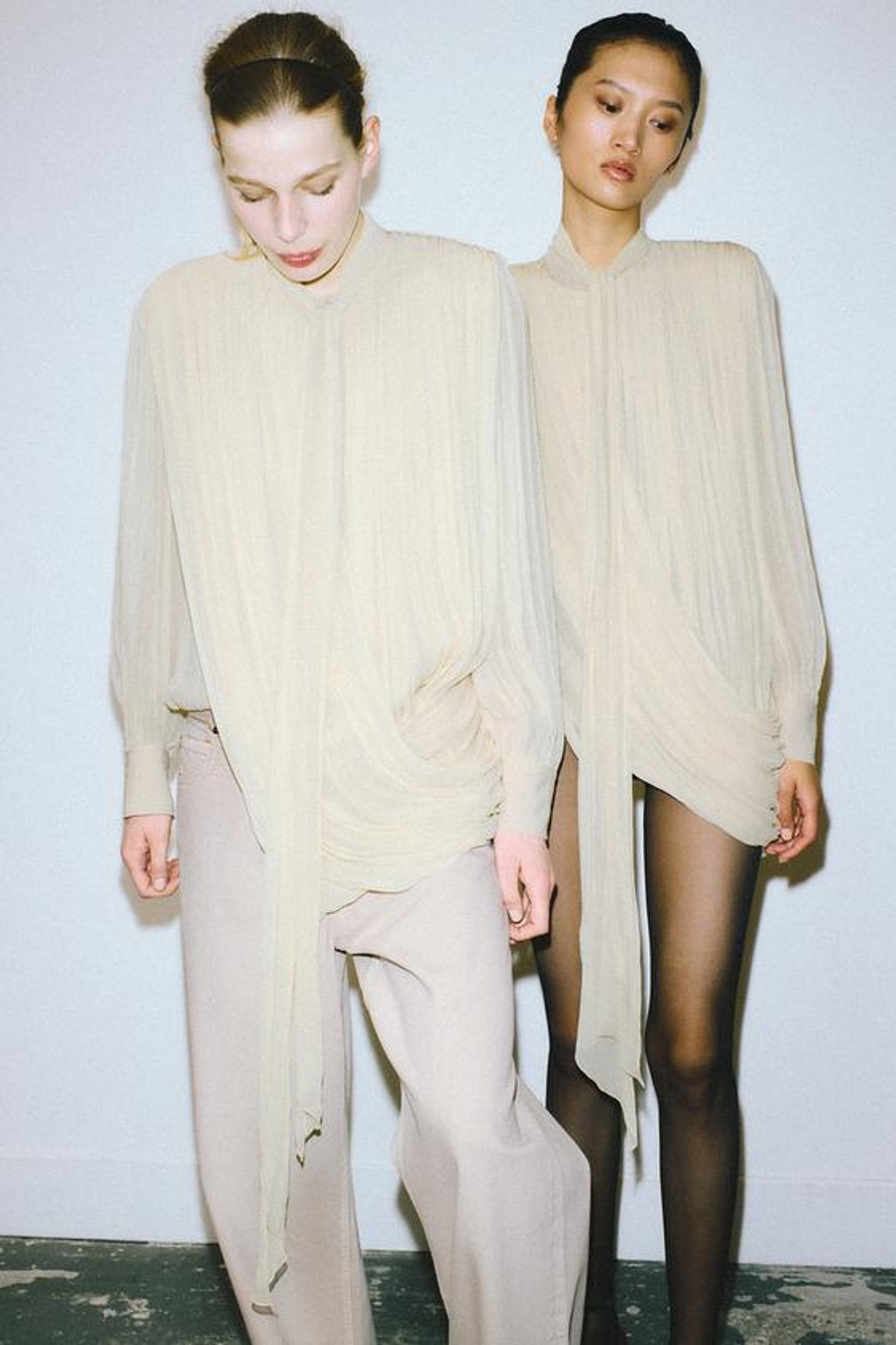 ZARA ДЖИНСЫ ZW COLLECTION С ЭФФЕКТОМ ПОТЕРТОСТИ И ВЫСОКОЙ ПОСАДКОЙ, ПЕСОЧНЫЙ