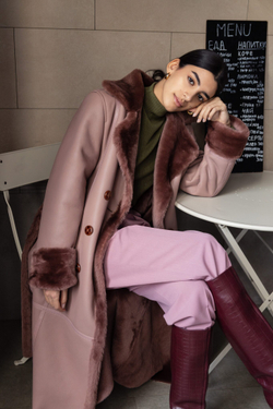 Дубленка-пальто розовая