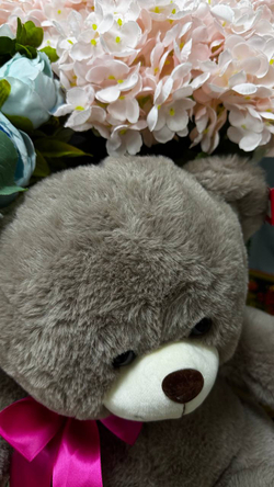 Коричневый мишка с розовым бантом