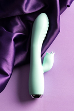 Мятный вибратор с клиторальным стимулятором Milo - 20 см. (Цвет: мятный)