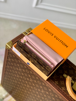 Louis Vuitton Sarah Wallet
