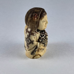 Статуэтка нэцкэ Гейша с корзиной волшебных цветов