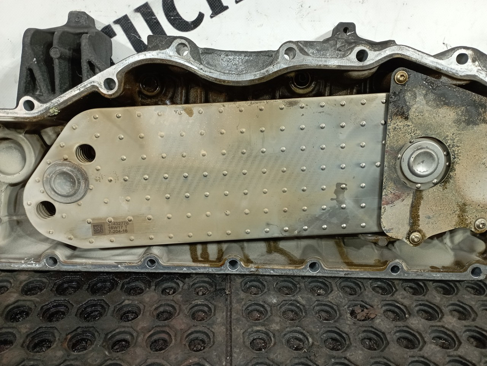 Крышка масляного радиатора в сборе