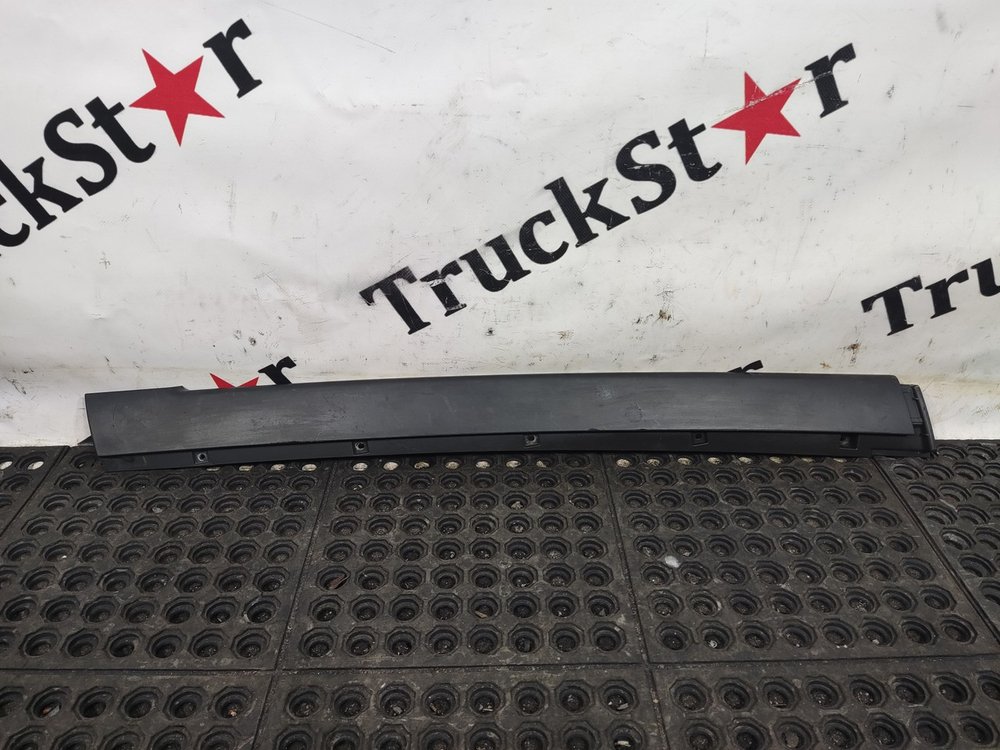 Накладка стойки лобового стекла левая