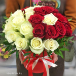 Шляпная коробка с 33 розами "Инь-Янь" (Кения 60 см)