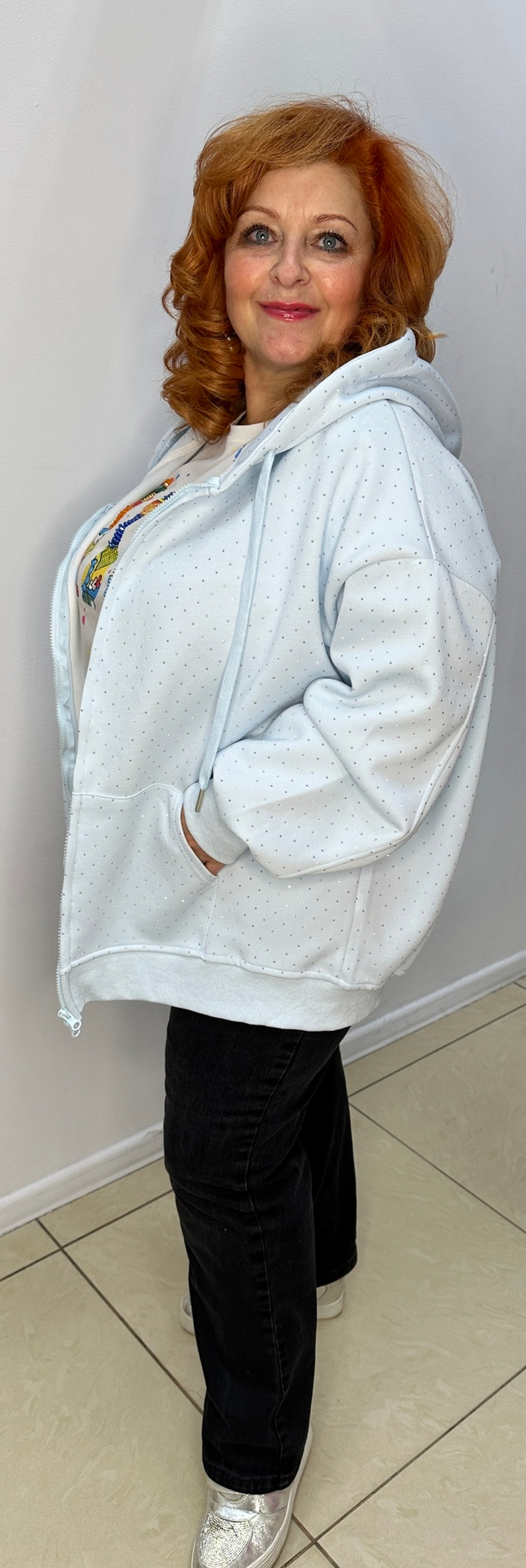 Бомбер-жакет со стразами в голубом цвете